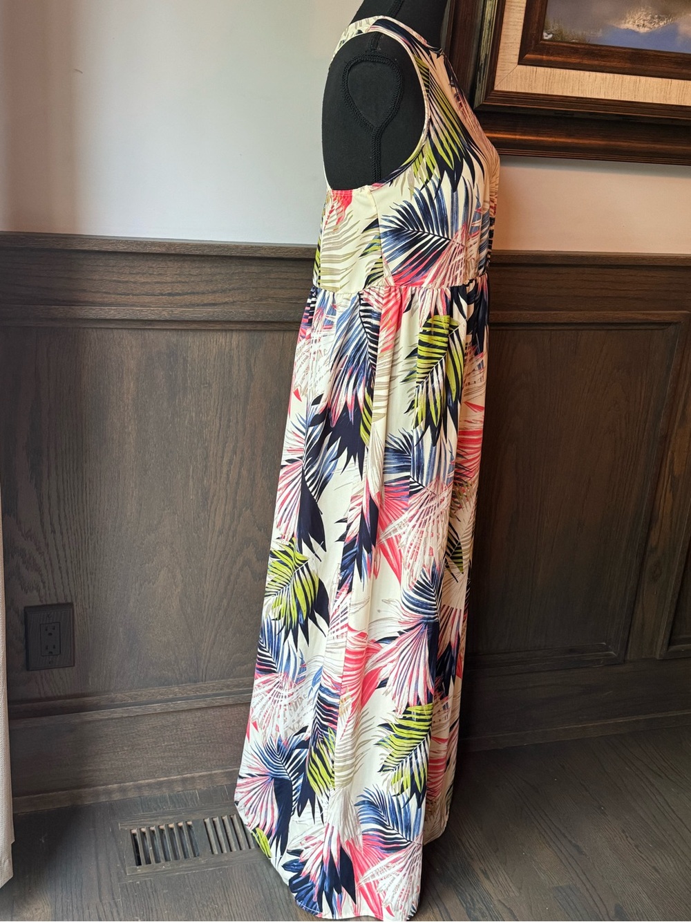 Sleeveless Cream Maxi Dress with Tropical Leaf Print - Picture 5 of 7